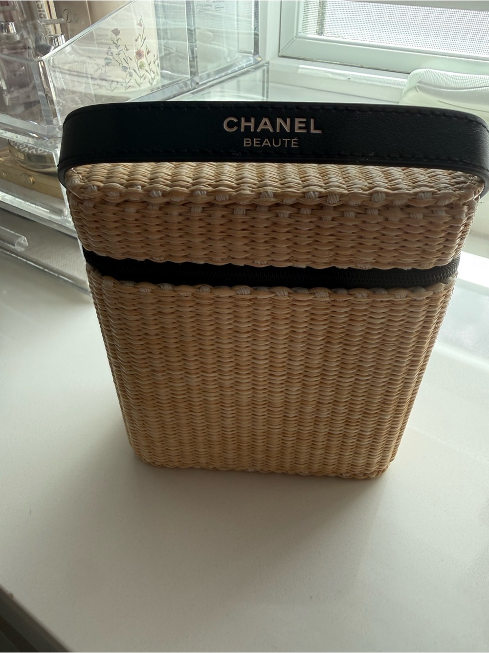 CHANEL beauty cosmetic bag - Picture 4 of 7
